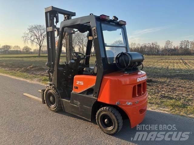 Doosan G 25 G Nestekaasutrukit