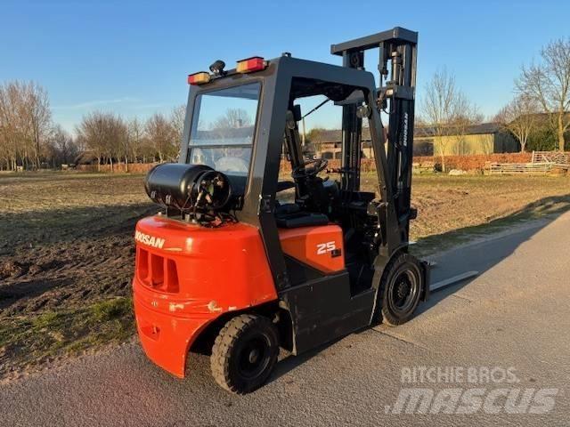 Doosan G 25 G Nestekaasutrukit