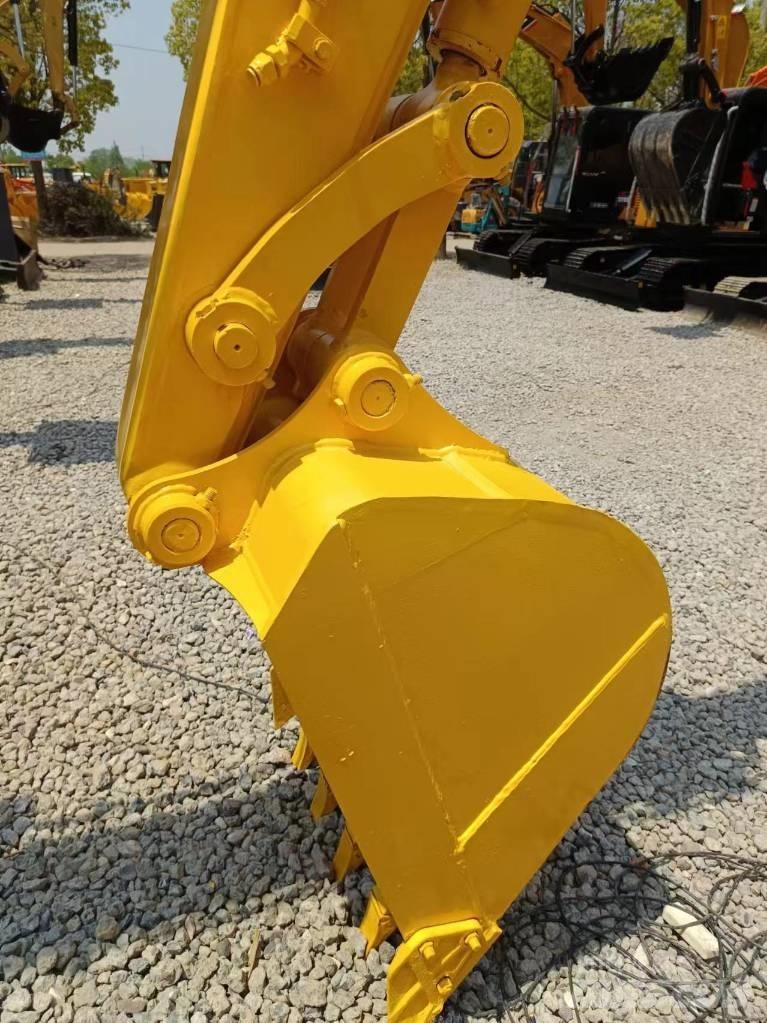 Komatsu PC 70 Midikaivukoneet 7t - 12t