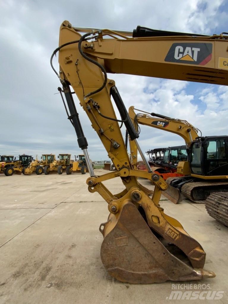 CAT 323 Telakaivukoneet