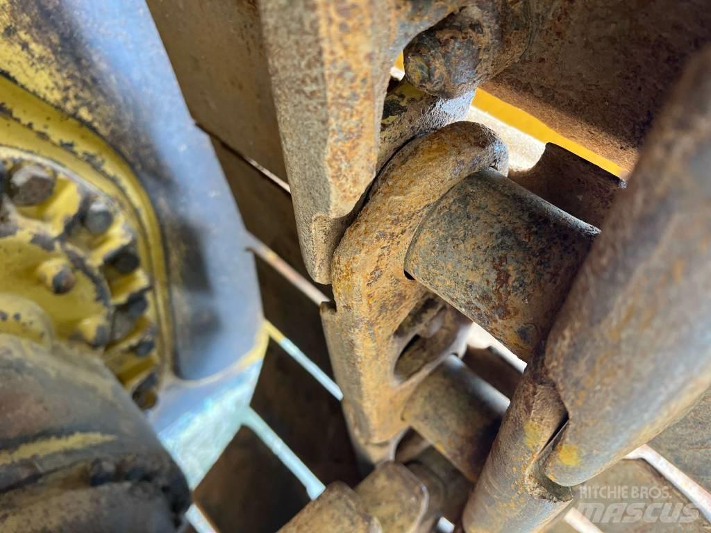 CAT D 6 K Telaketjupuskutraktorit