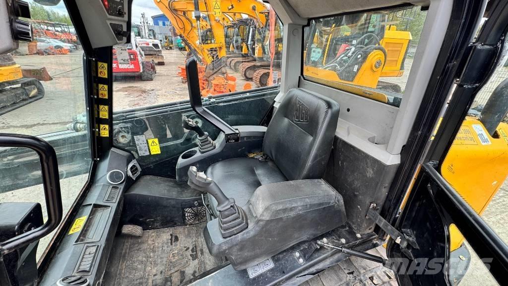 JCB 3 TS-8T Liukuohjatut kuormaajat