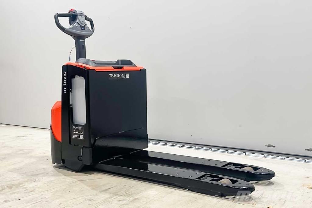 Toyota LWE 200 Lavansiirtotrukit