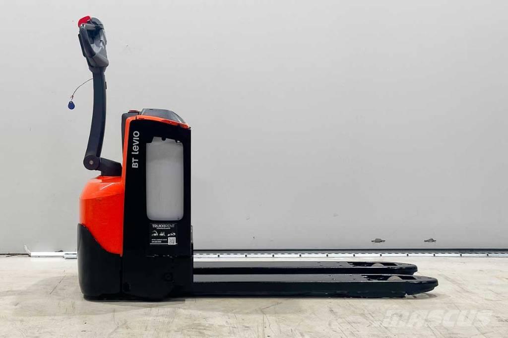 Toyota LWE 200 Lavansiirtotrukit