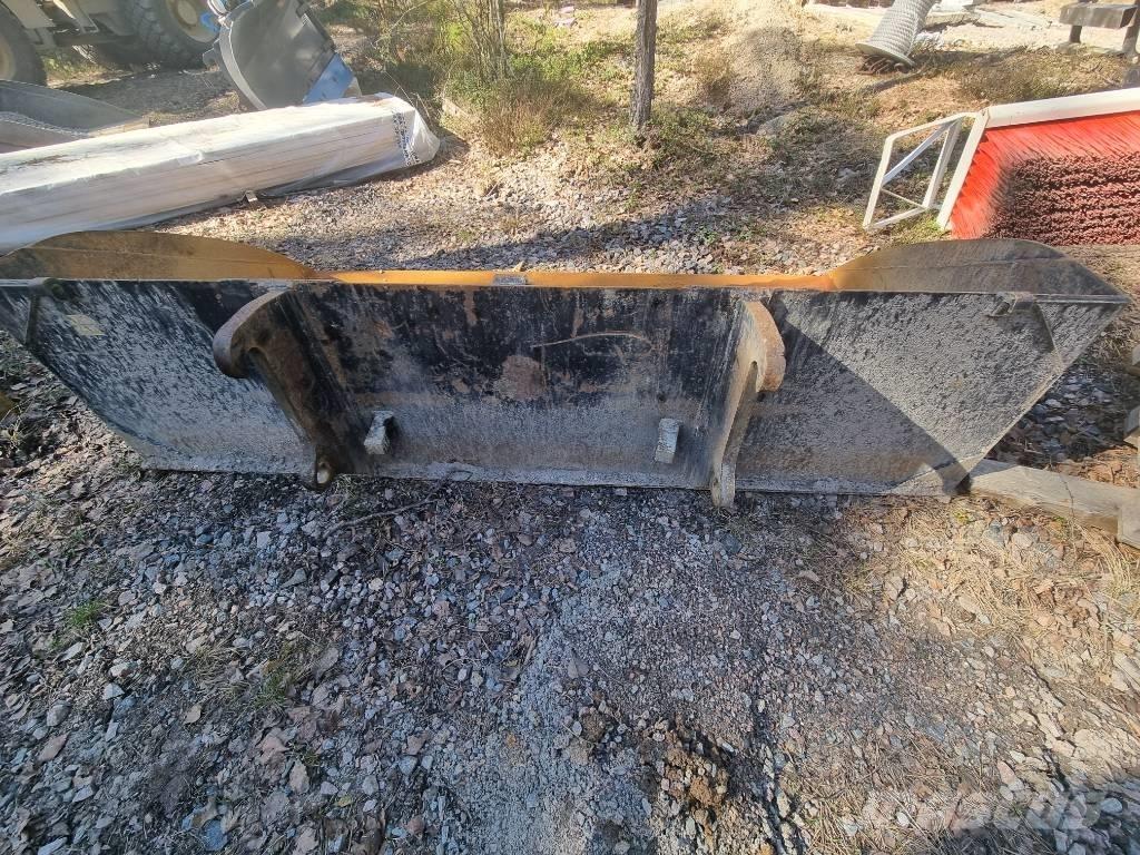 CAT 908M -2015 Pyöräkuormaajat