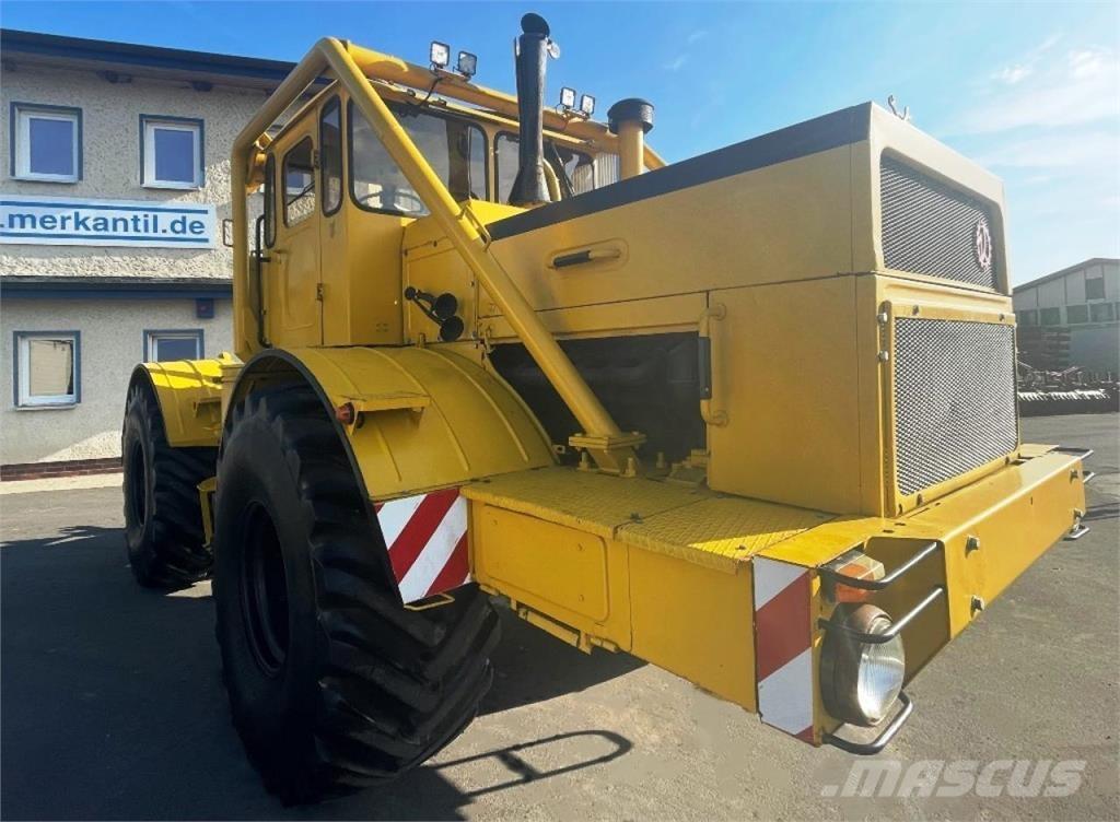 Kirovets K700A V8 Traktorit