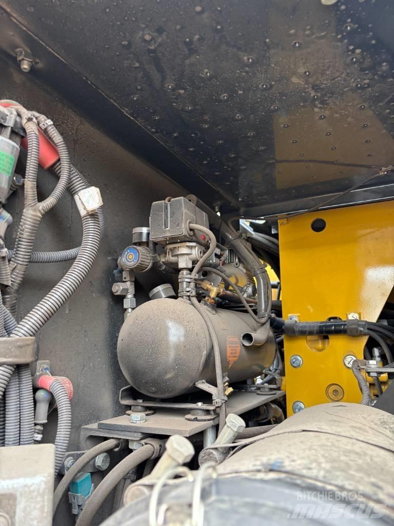 Komatsu PW180-11 Pyöräkaivukoneet