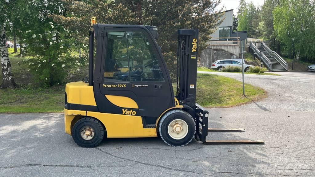 Yale GDP30VX Dieseltrukit