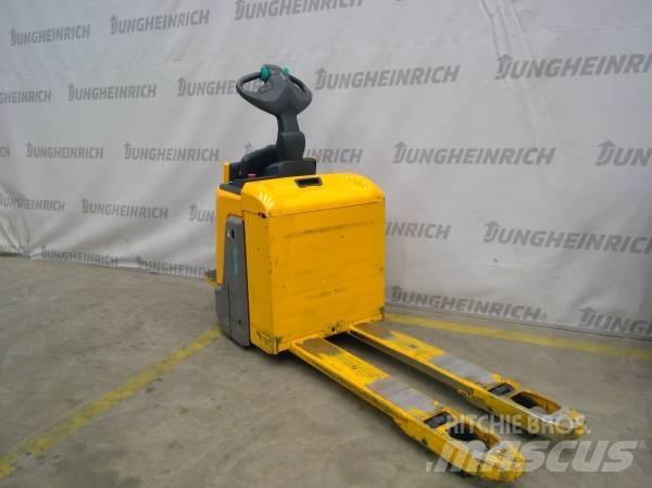 Jungheinrich ERE 225 Lavansiirtotrukit ajotasolla
