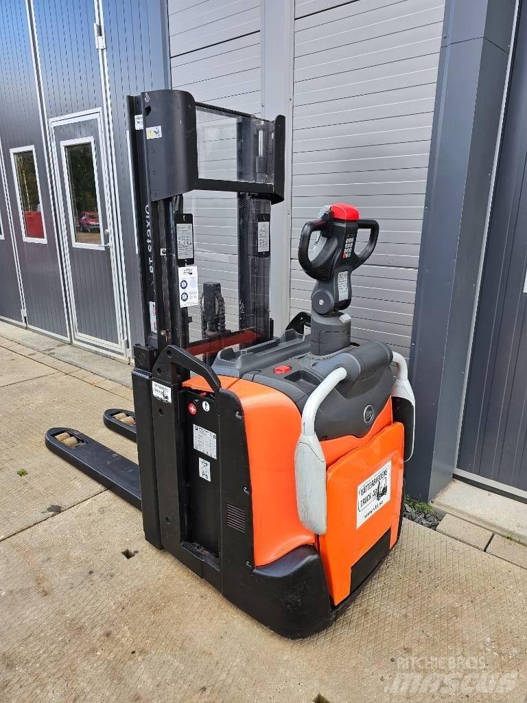 BT SPE 200 D 2500mm Käyden ajettavat pinoamistrukit