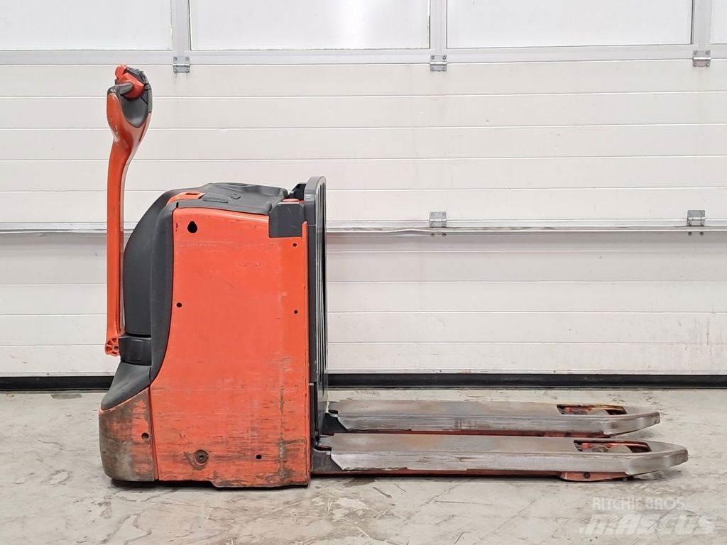 Linde T16L Lavansiirtotrukit
