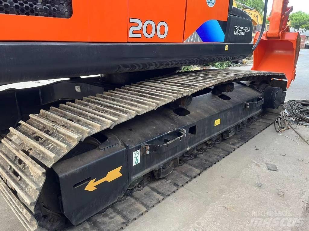 Hitachi ZX 200 Telakaivukoneet