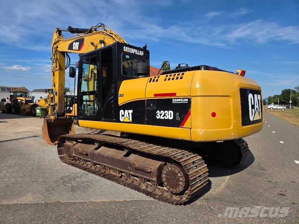 CAT 323DL Telakaivukoneet