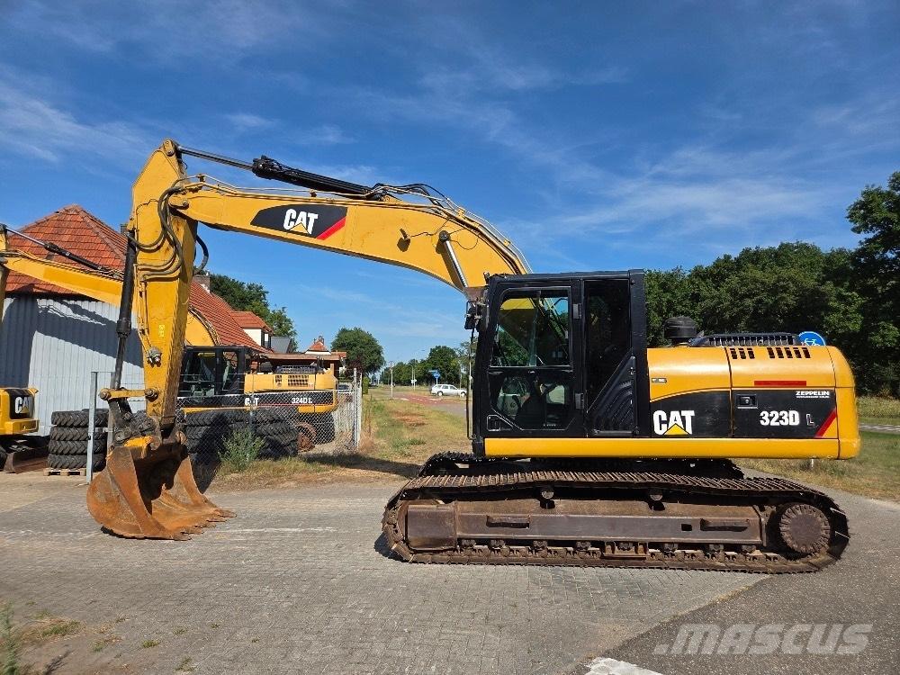 CAT 323DL Telakaivukoneet
