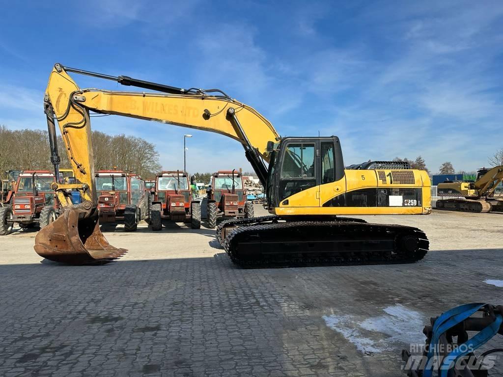 CAT 325DL Telakaivukoneet