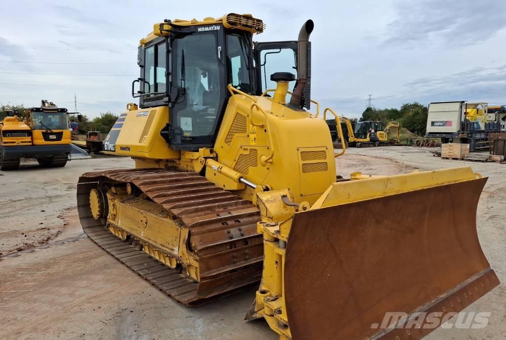 Komatsu D61PXI-24E0 Telaketjupuskutraktorit