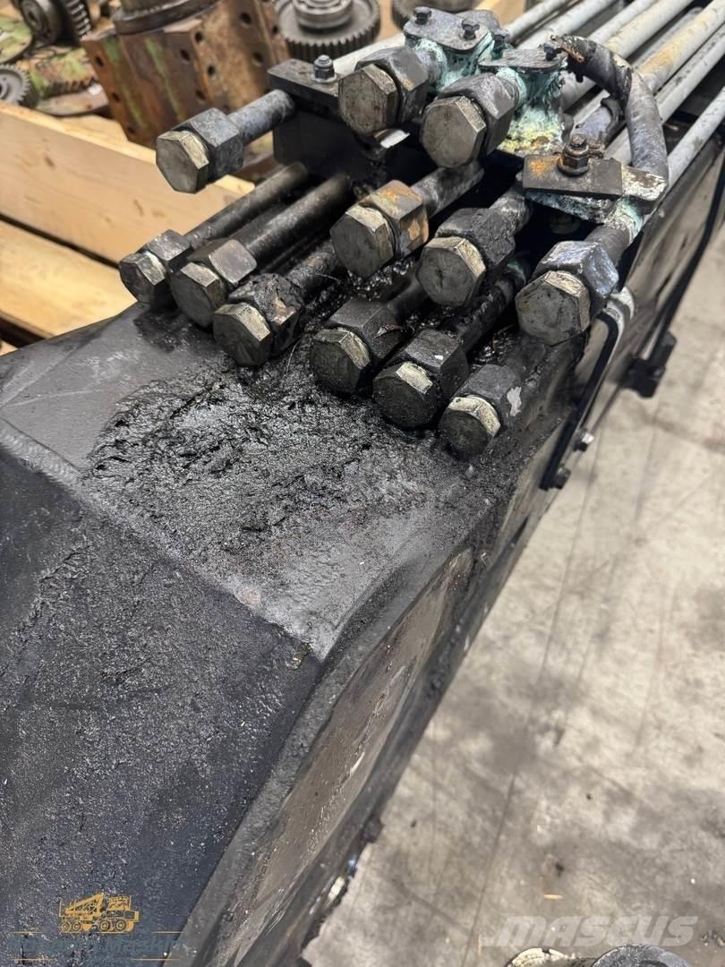 Komatsu 130F Kuormatraktorinosturit