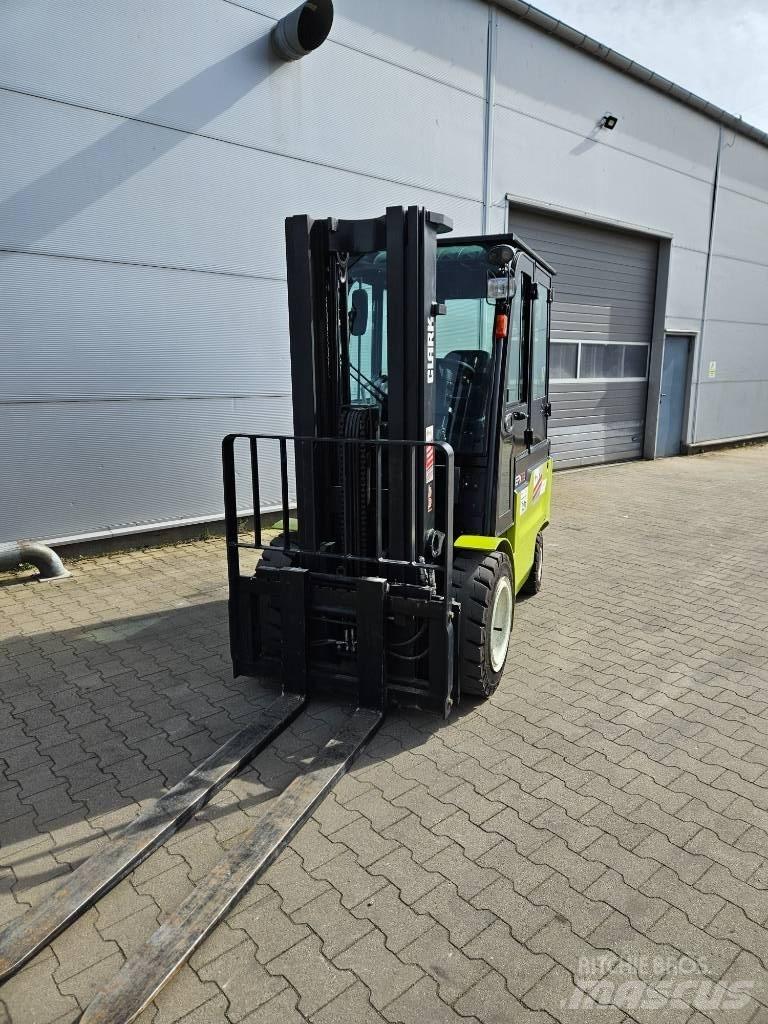 Clark EPX32i Sähkötrukit