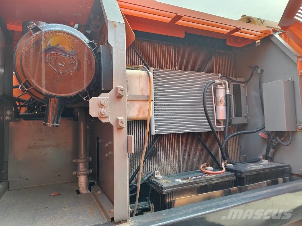 Hitachi ZX 210 Telakaivukoneet