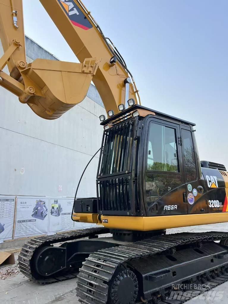CATERPILLR 320d2 Midikaivukoneet 7t - 12t