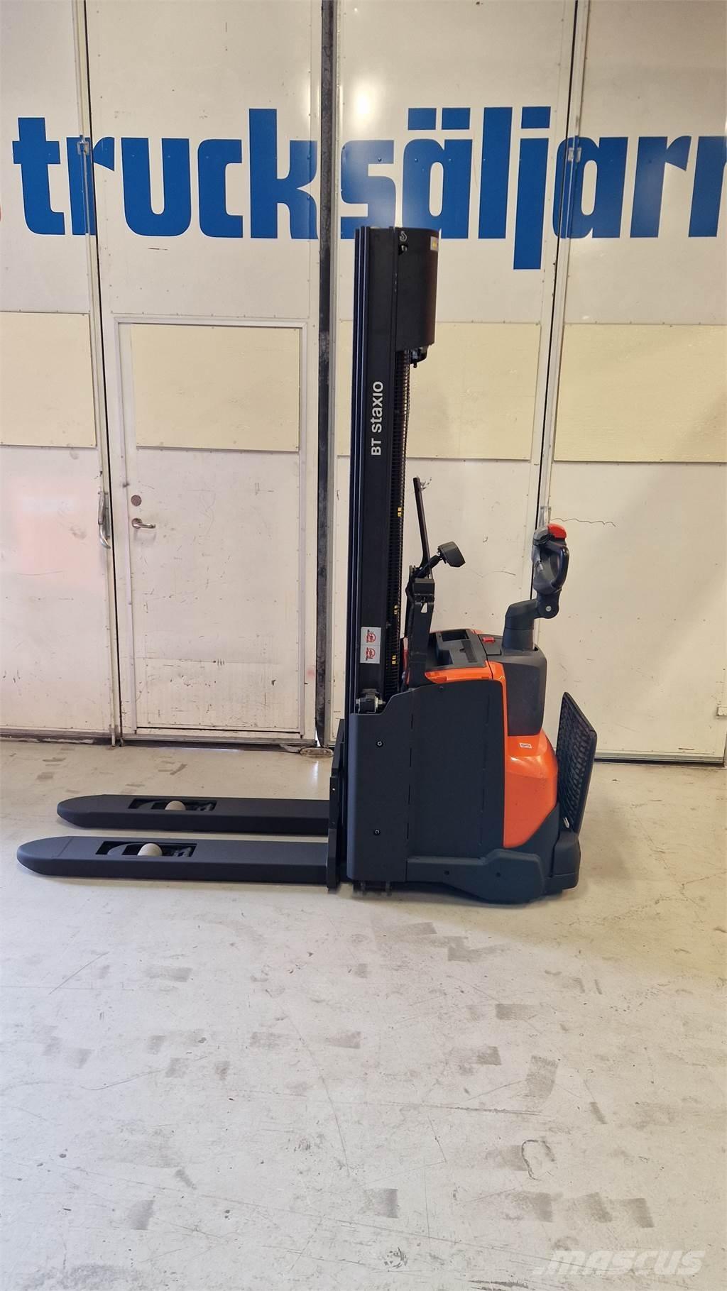 Toyota SWE140L Ajettavat pinoamisvaunut