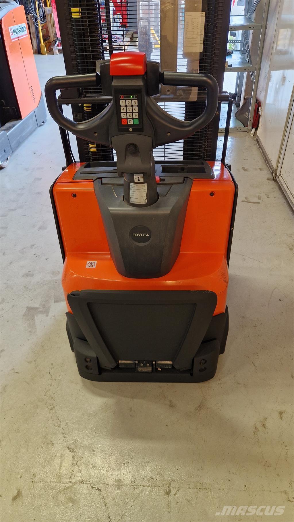 Toyota SWE140L Ajettavat pinoamisvaunut