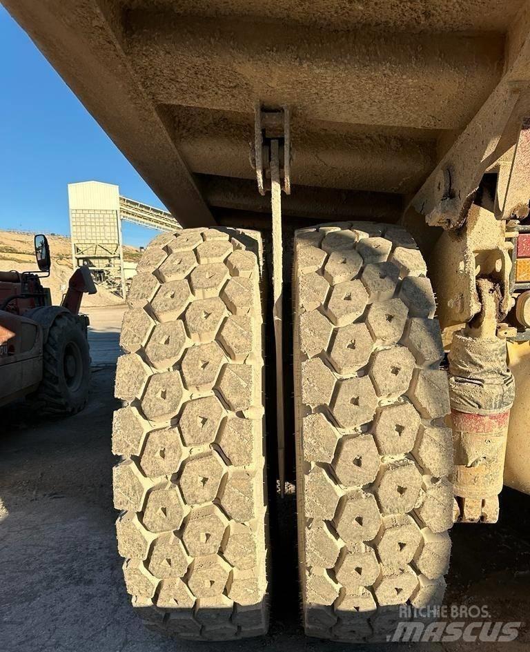 CAT 769 D Maansiirtoautot