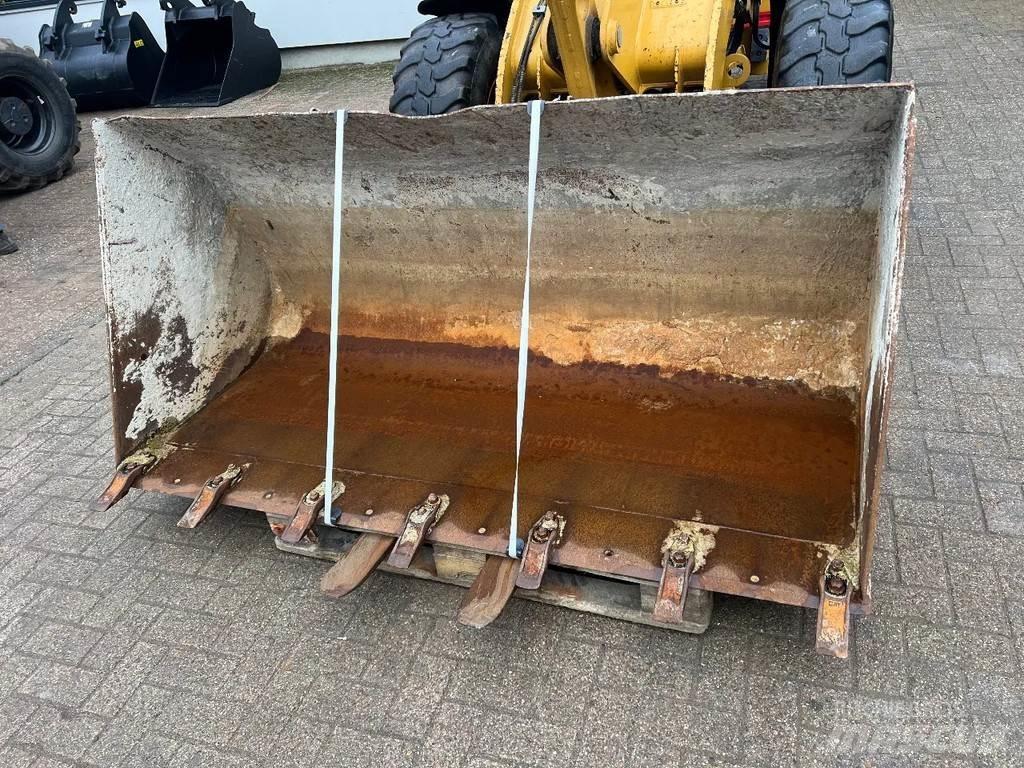 CAT 908M Pyöräkuormaajat