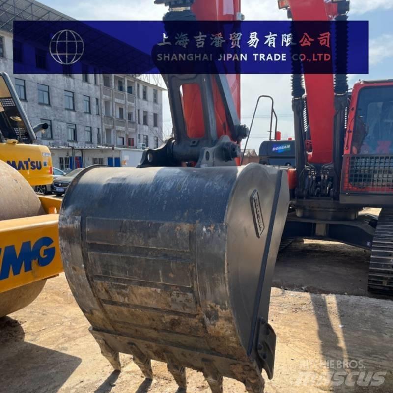 Doosan DX 225 Telakaivukoneet