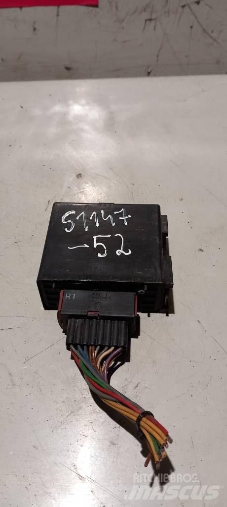 Scania 124. 1401789 Sähkö ja elektroniikka