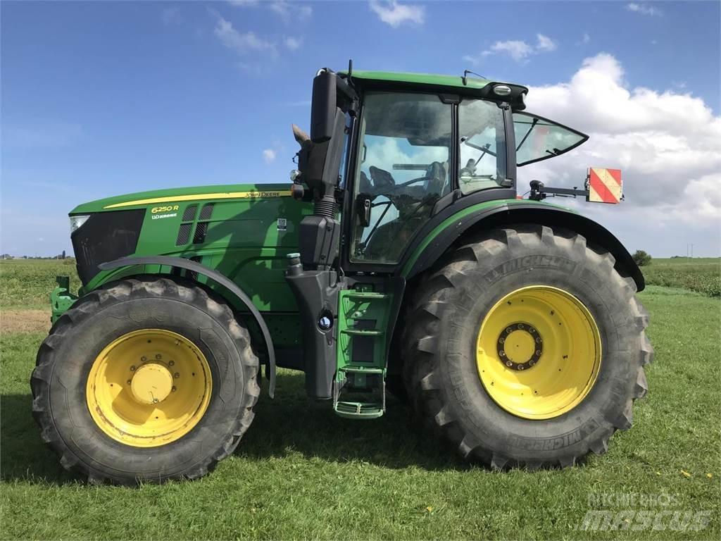 John Deere 6250R Traktorit