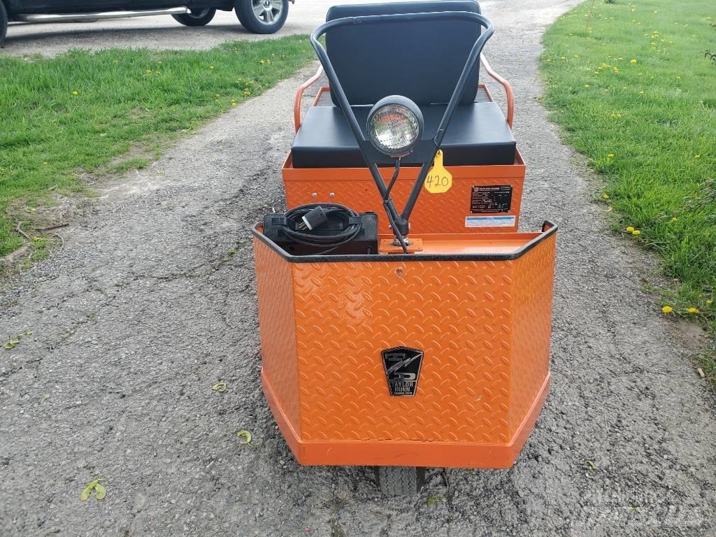 Taylor-Dunn SS536 Vetotrukit