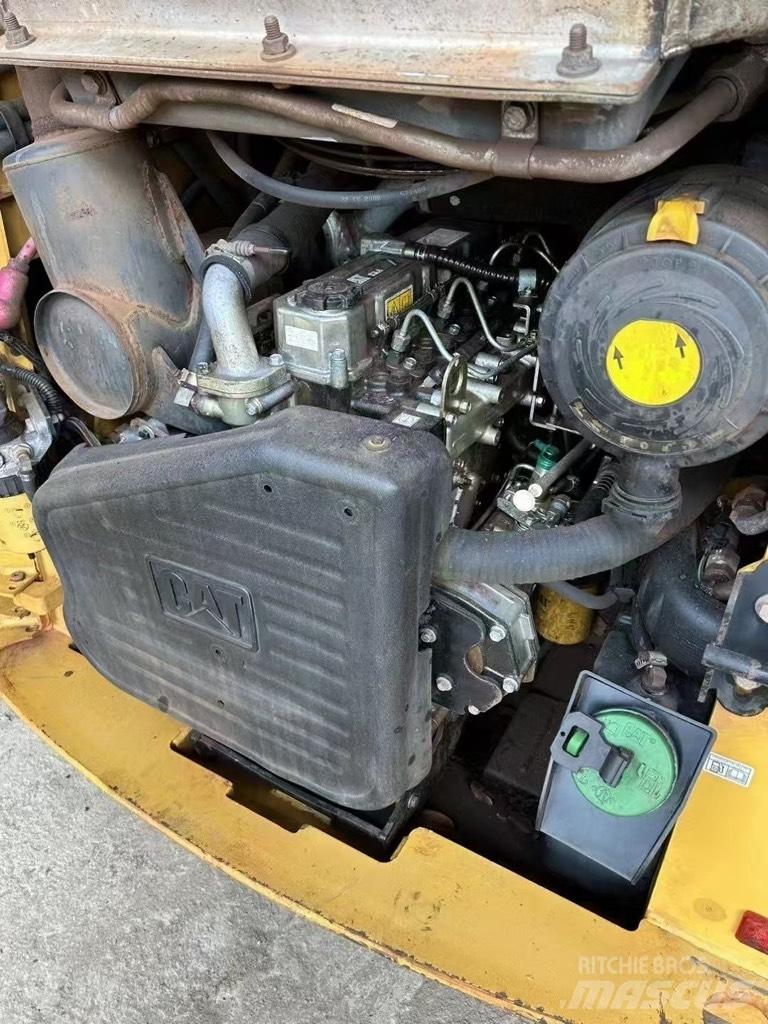 CAT 246 C Liukuohjatut kuormaajat