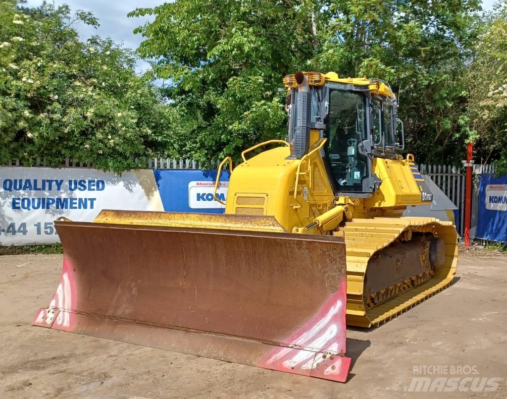 Komatsu D61PXi-24E0 Telaketjupuskutraktorit