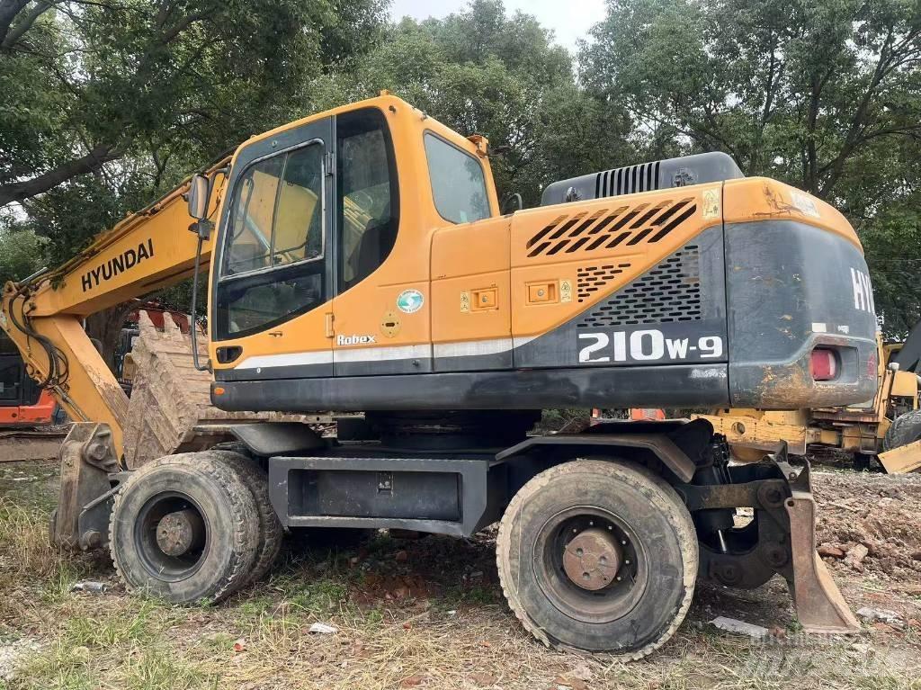 Hyundai R210W-9 Pyöräkaivukoneet