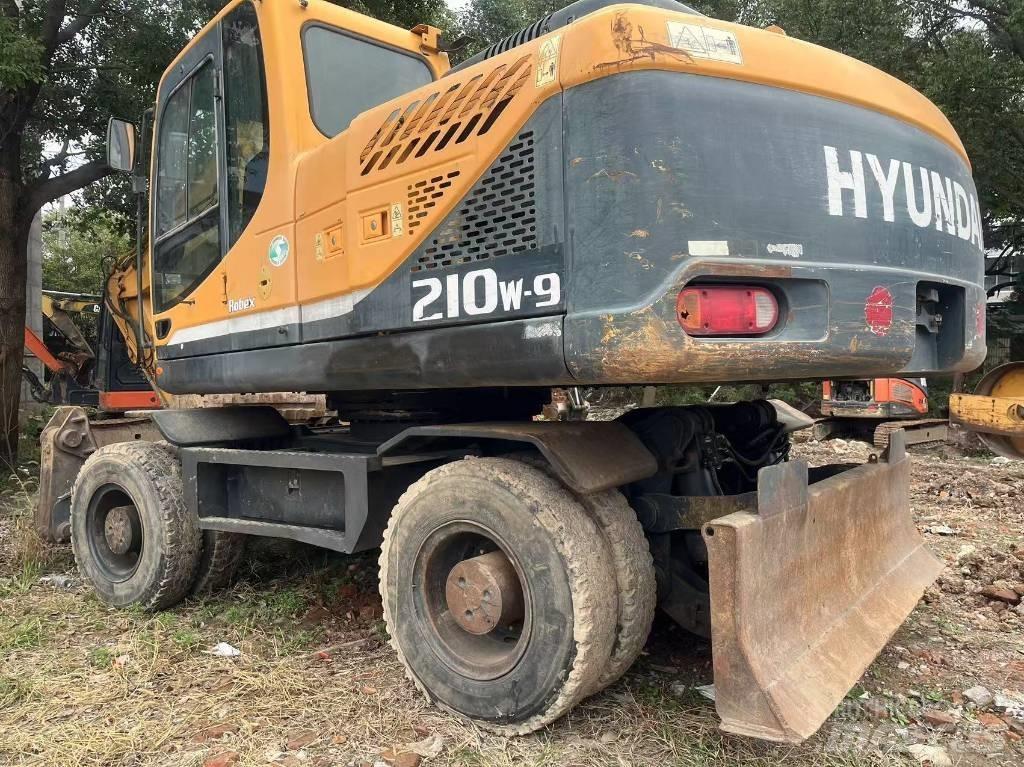 Hyundai R210W-9 Pyöräkaivukoneet