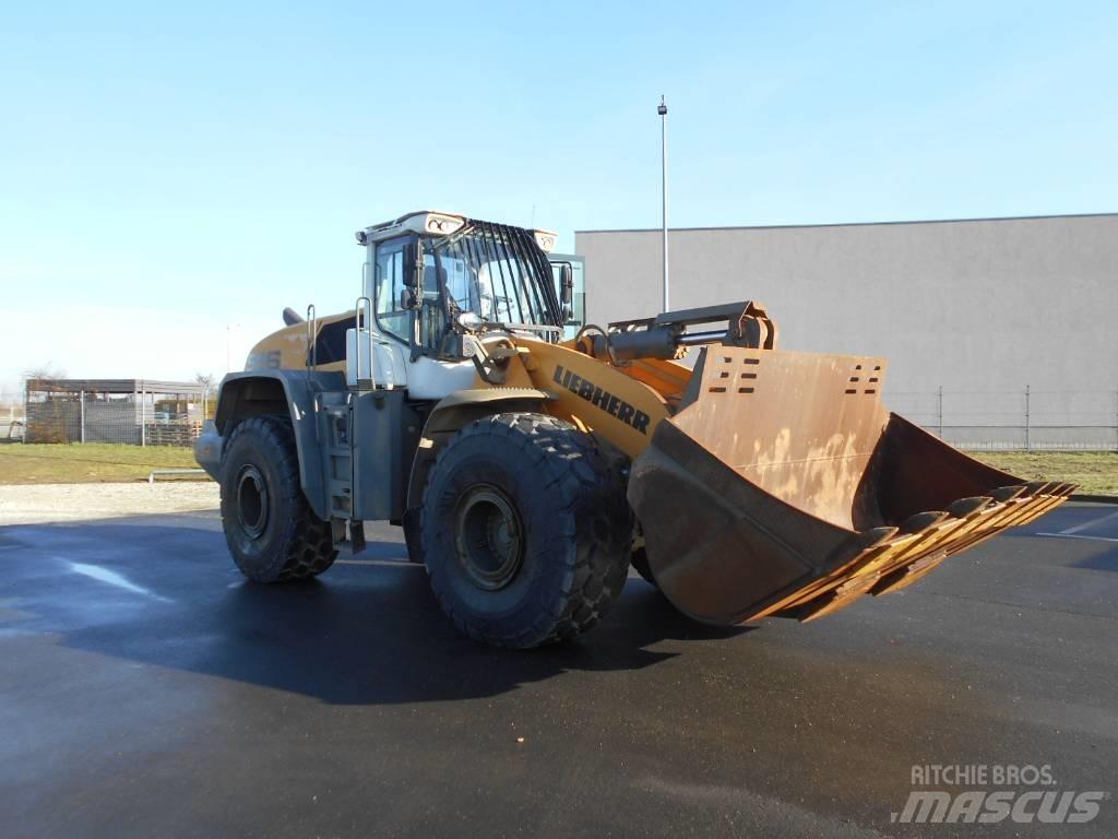 Liebherr L 586 Pyöräkuormaajat