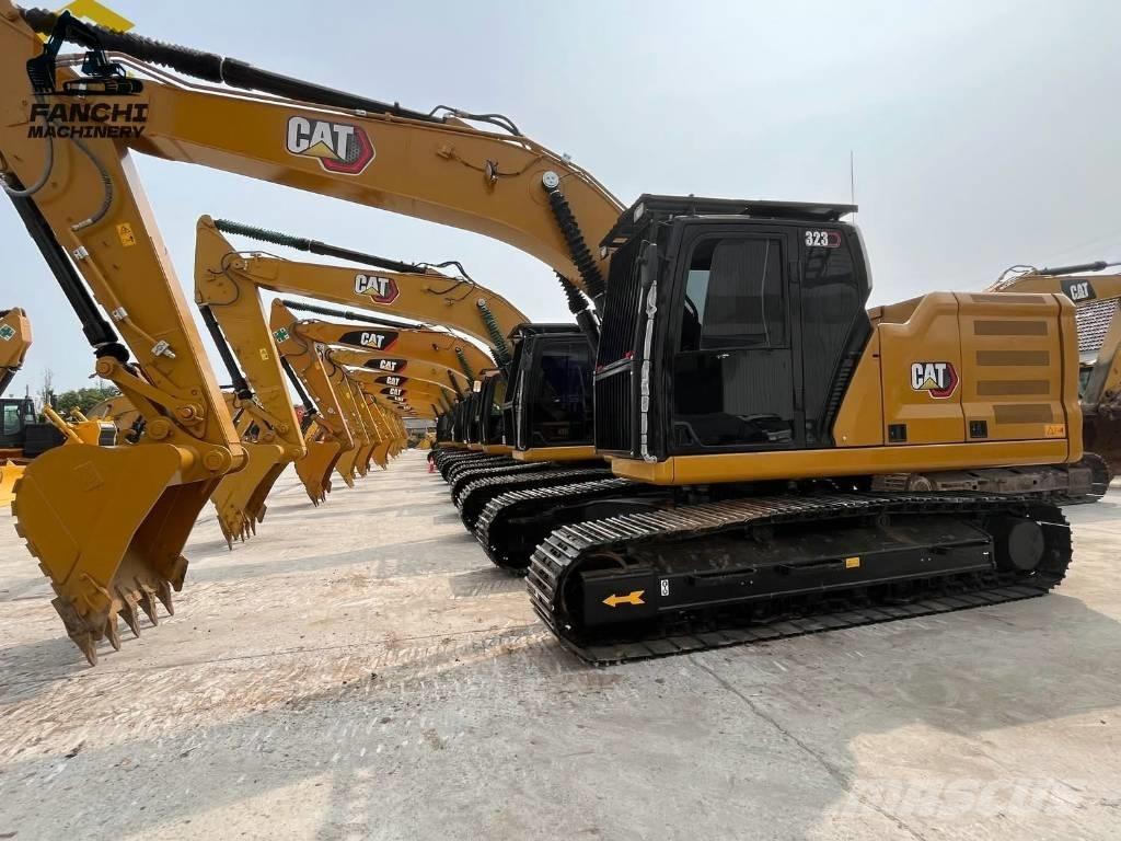 CAT 323 Telakaivukoneet