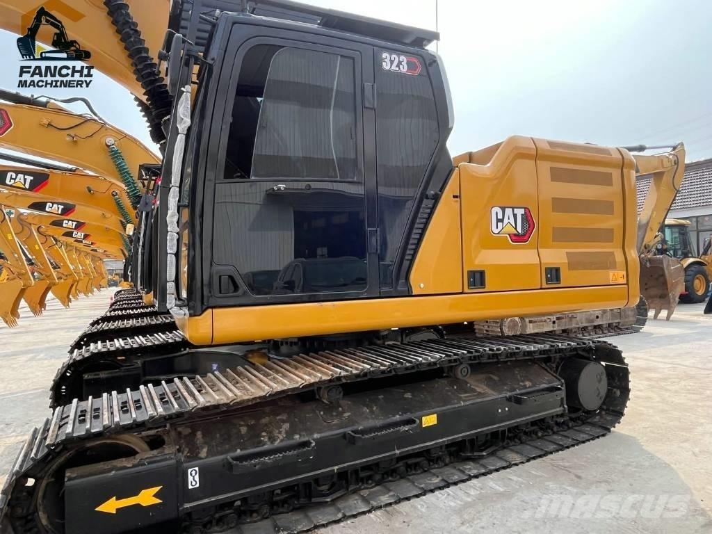 CAT 323 Telakaivukoneet