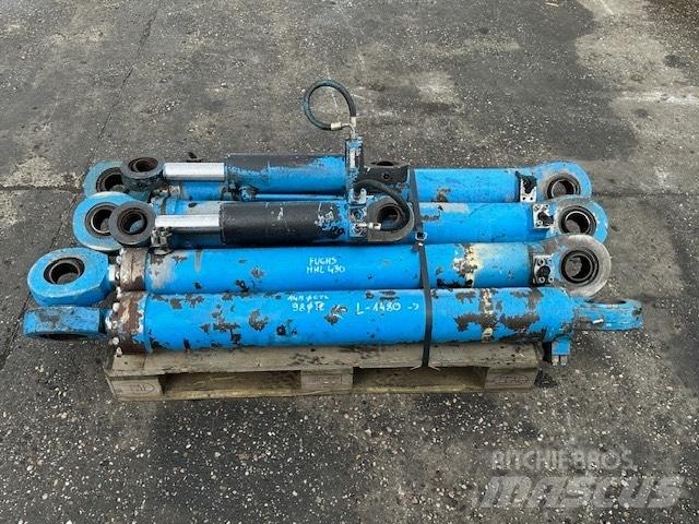 Fuchs 330 SIŁOWNIKI Hydrauliikka