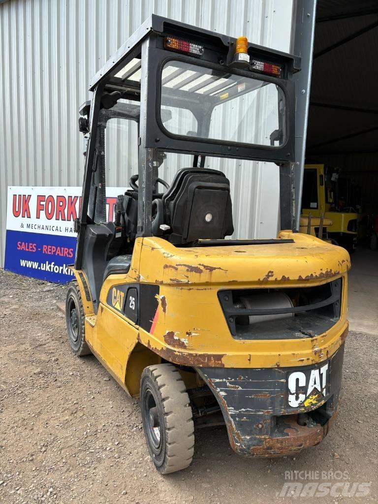 CAT DP 25 NT Dieseltrukit