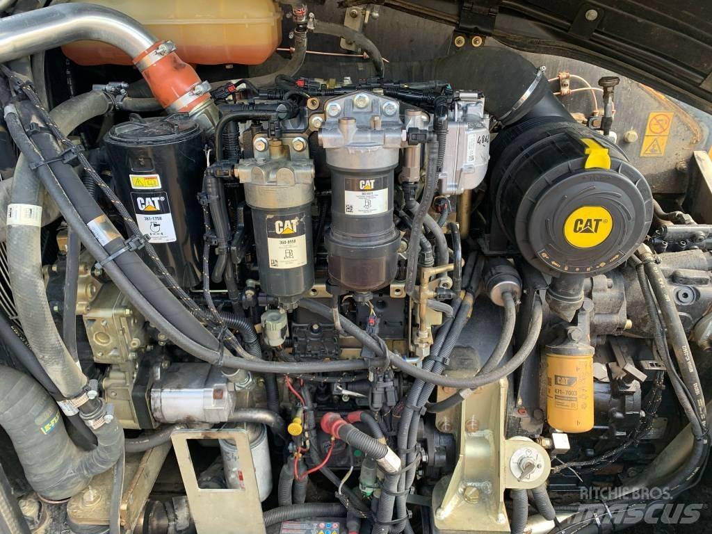 CAT TH 337C Maatalouskurottajat