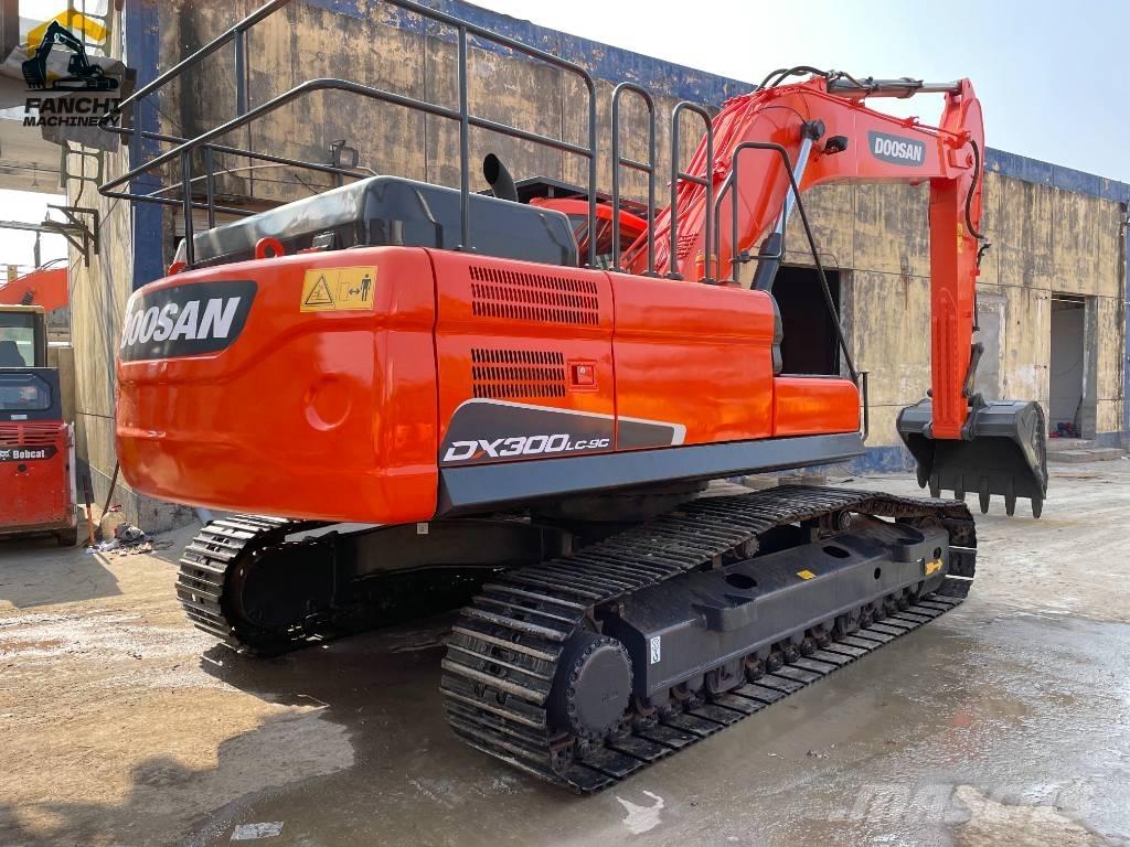 Doosan DX 300 LCA Telakaivukoneet