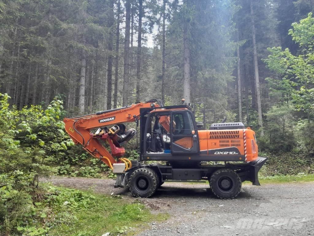 Doosan DX 210 W Kaivukoneet