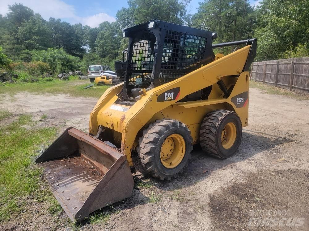 CAT 252 B 3 Liukuohjatut kuormaajat
