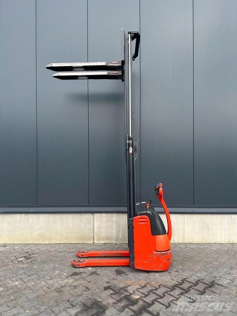 Linde L12 Käyden ajettavat pinoamistrukit