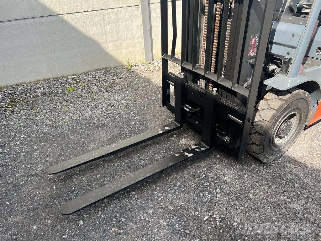 Toyota 02-8 FGF 25 Nestekaasutrukit