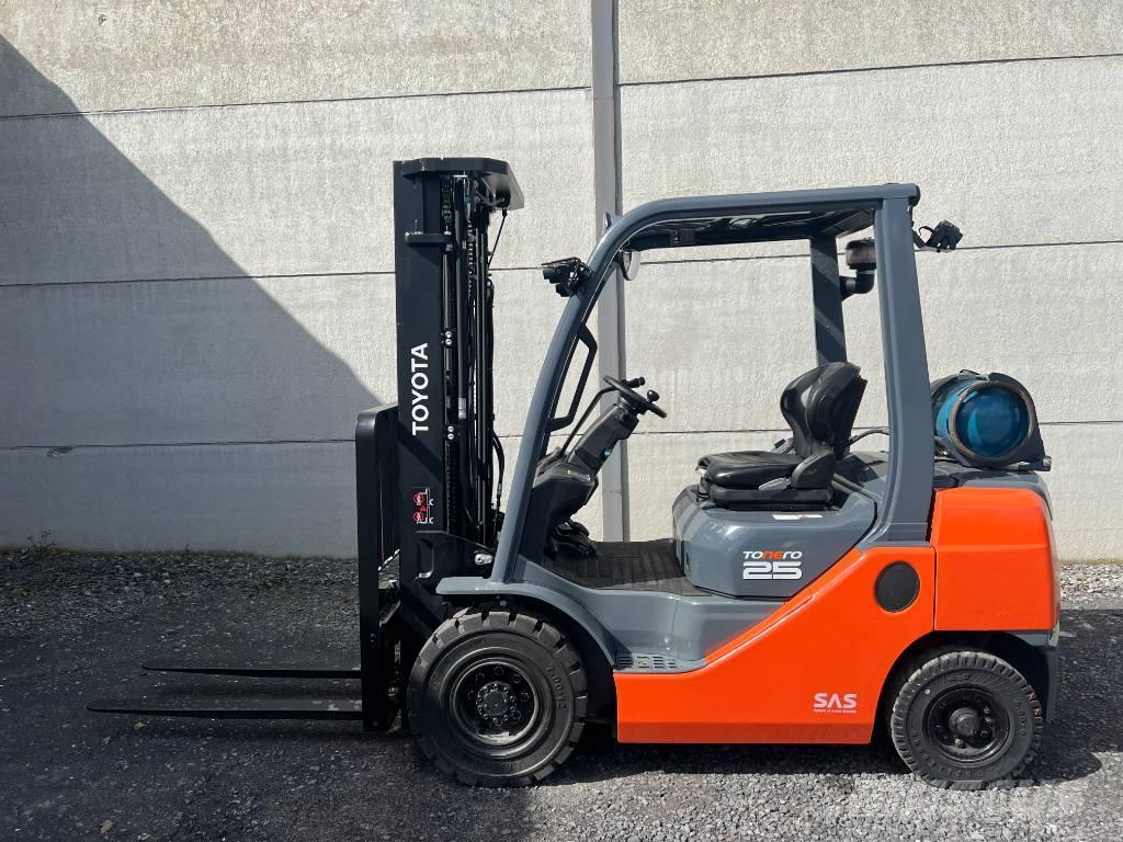 Toyota 02-8 FGF 25 Nestekaasutrukit