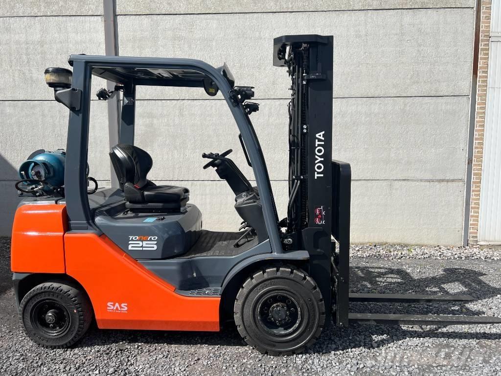 Toyota 02-8 FGF 25 Nestekaasutrukit