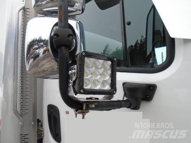 Freightliner M2 106 Umpikorikuorma-autot